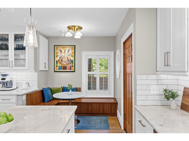 3333 Se CRYSTAL SPRINGS Blvd, Portland, OR 97202