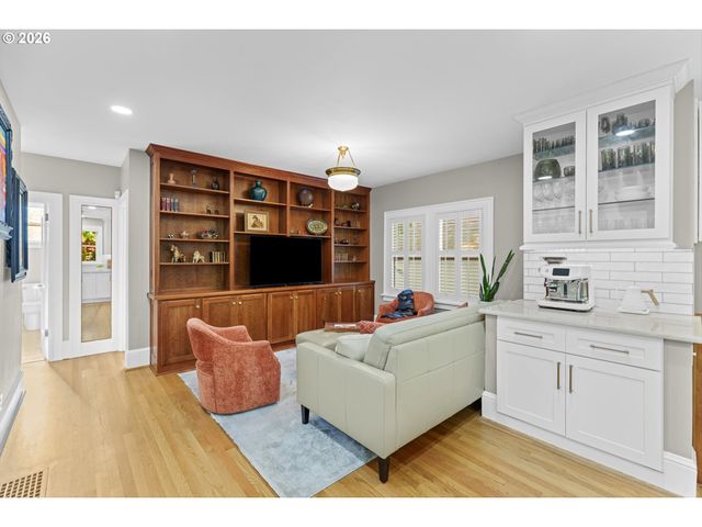 3333 Se CRYSTAL SPRINGS Blvd, Portland, OR 97202