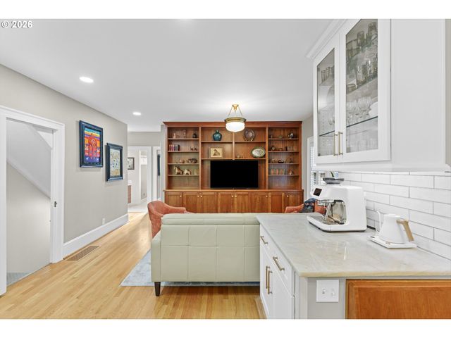 3333 Se CRYSTAL SPRINGS Blvd, Portland, OR 97202