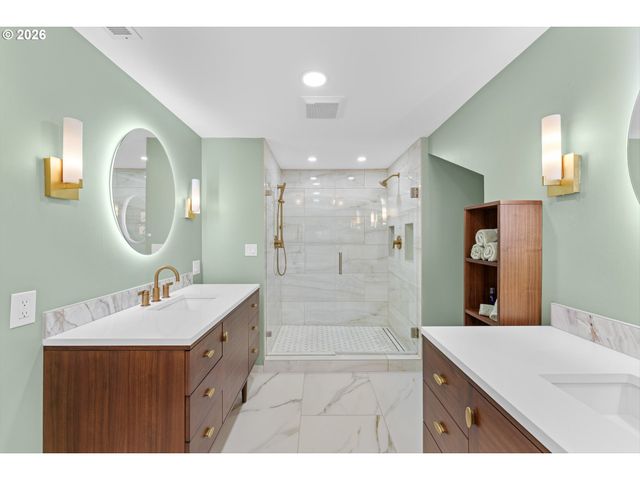 3333 Se CRYSTAL SPRINGS Blvd, Portland, OR 97202