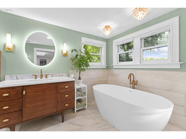 3333 Se CRYSTAL SPRINGS Blvd, Portland, OR 97202