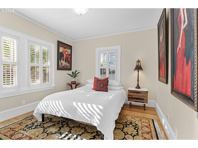 3333 Se CRYSTAL SPRINGS Blvd, Portland, OR 97202