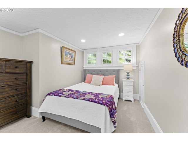 3333 Se CRYSTAL SPRINGS Blvd, Portland, OR 97202