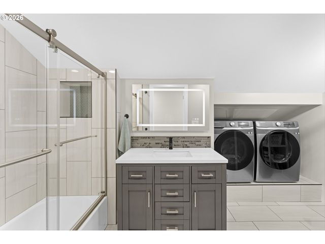 3333 Se CRYSTAL SPRINGS Blvd, Portland, OR 97202