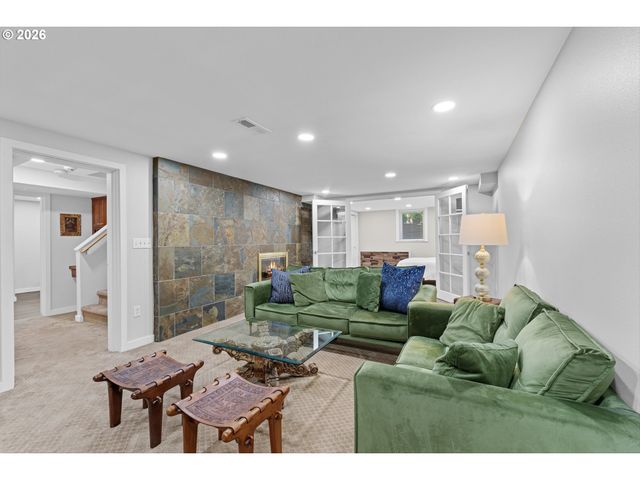 3333 Se CRYSTAL SPRINGS Blvd, Portland, OR 97202