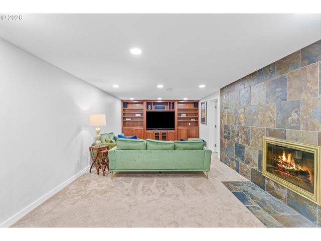 3333 Se CRYSTAL SPRINGS Blvd, Portland, OR 97202