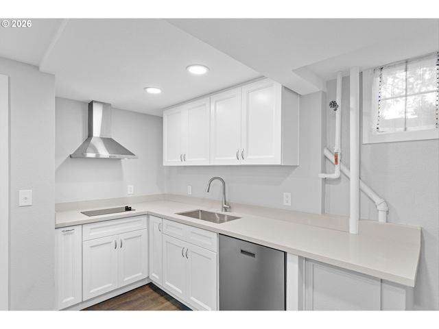 3333 Se CRYSTAL SPRINGS Blvd, Portland, OR 97202