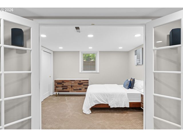 3333 Se CRYSTAL SPRINGS Blvd, Portland, OR 97202