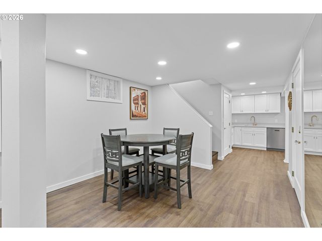3333 Se CRYSTAL SPRINGS Blvd, Portland, OR 97202