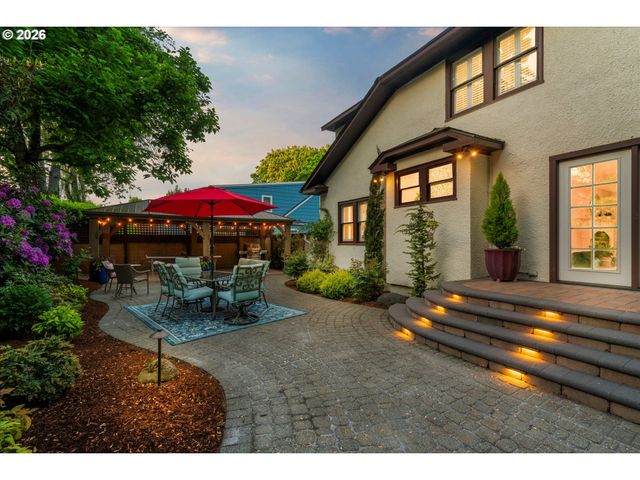 3333 Se CRYSTAL SPRINGS Blvd, Portland, OR 97202