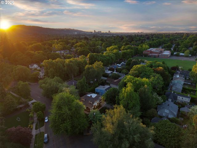 3333 Se CRYSTAL SPRINGS Blvd, Portland, OR 97202