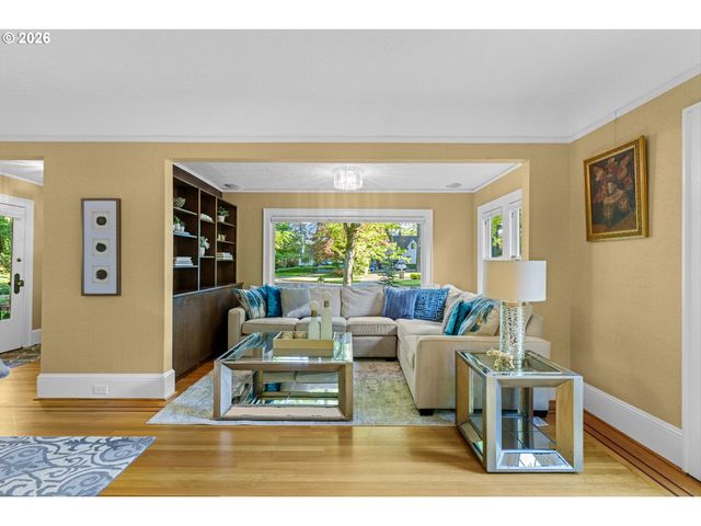 3333 Se CRYSTAL SPRINGS Blvd, Portland, OR 97202