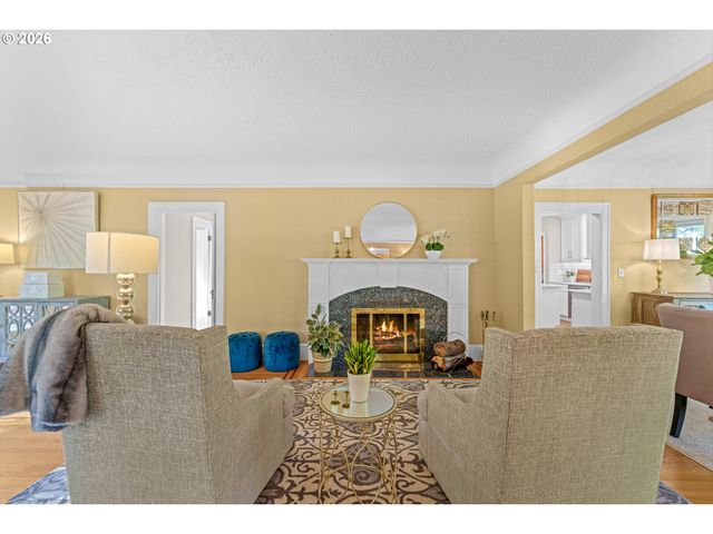 3333 Se CRYSTAL SPRINGS Blvd, Portland, OR 97202