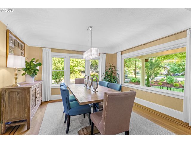 3333 Se CRYSTAL SPRINGS Blvd, Portland, OR 97202