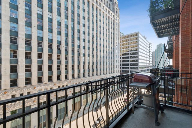 333 W HUBBARD Street 709, Chicago, IL 60654
