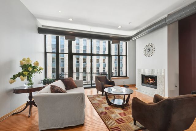 333 W HUBBARD Street 709, Chicago, IL 60654