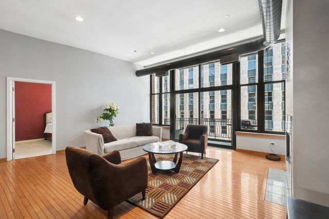 333 W HUBBARD Street 709, Chicago, IL 60654
