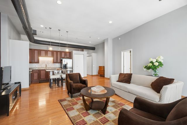 333 W HUBBARD Street 709, Chicago, IL 60654