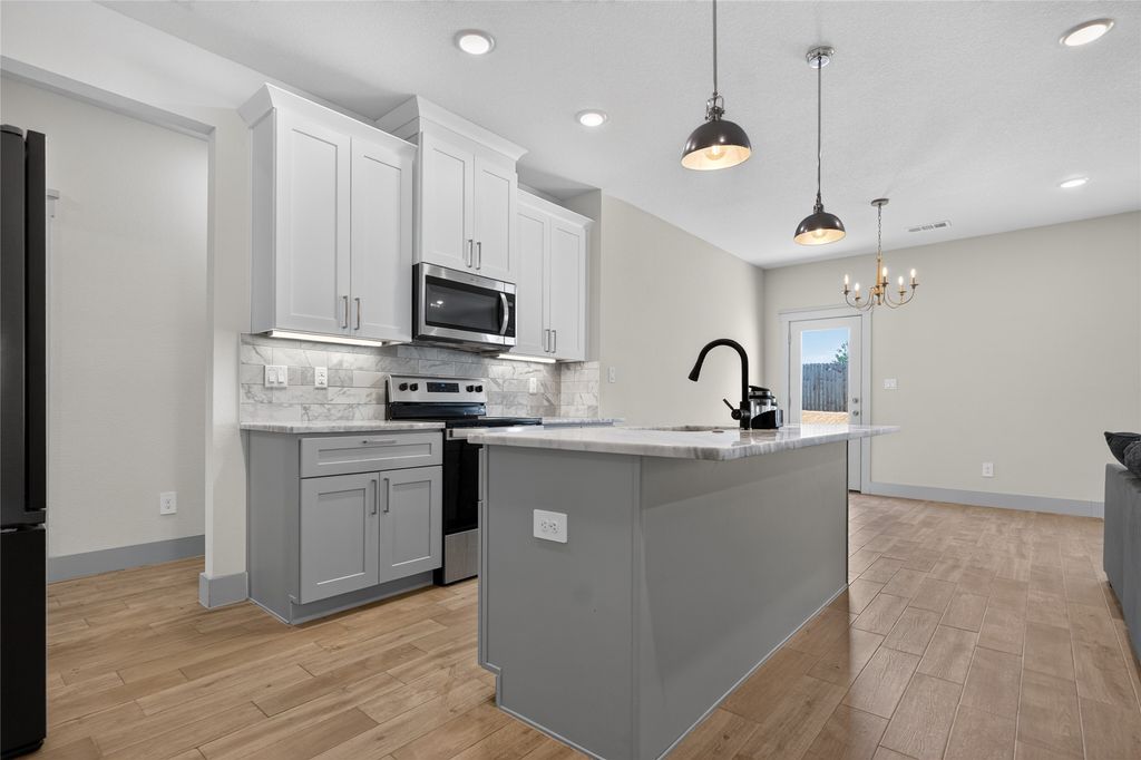 2308 Pedernales Court, Granbury, TX 76048 — photo 4