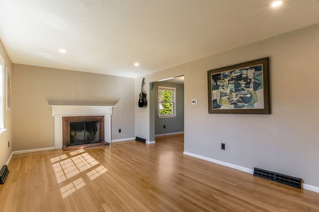 196 Center St, Groveland, MA 01834