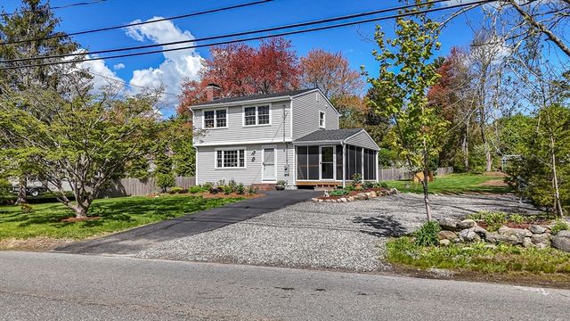 196 Center St, Groveland, MA 01834