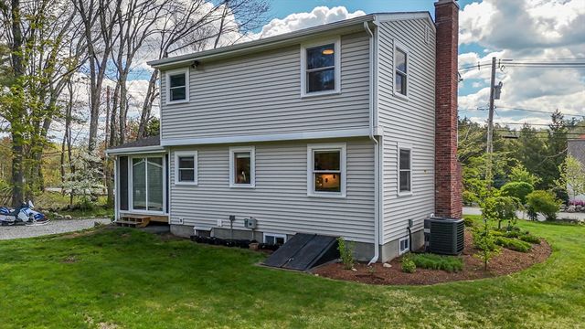 196 Center St, Groveland, MA 01834