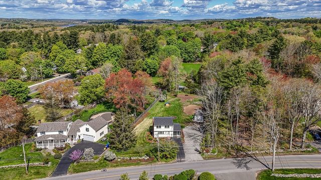 196 Center St, Groveland, MA 01834