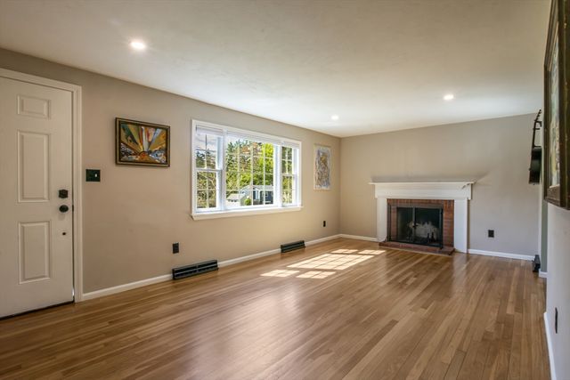 196 Center St, Groveland, MA 01834