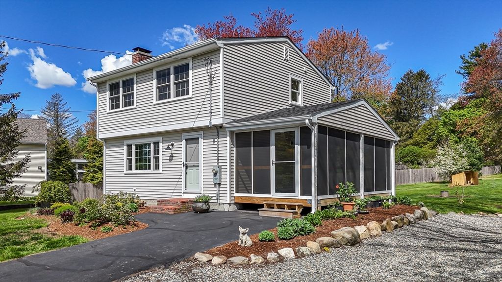 196 Center St, Groveland, MA 01834