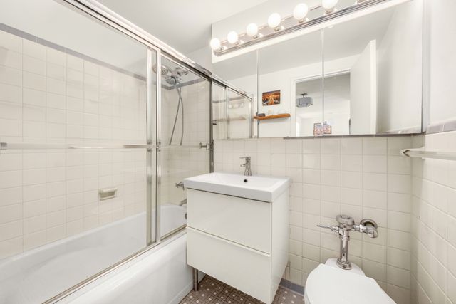 240 E 35th St Apt 9B, New York City, NY 10016