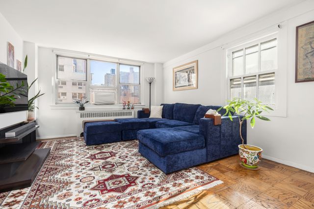 240 E 35th St Apt 9B, New York City, NY 10016