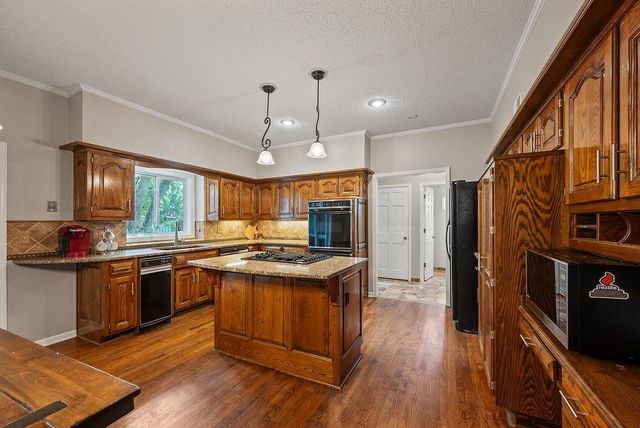12304 Nieman Road, Overland Park, KS 66213