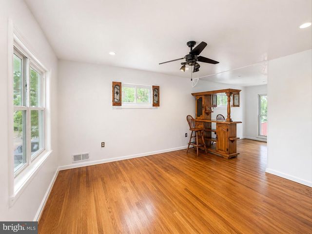 6806 BEACON PL, Riverdale, MD 20737