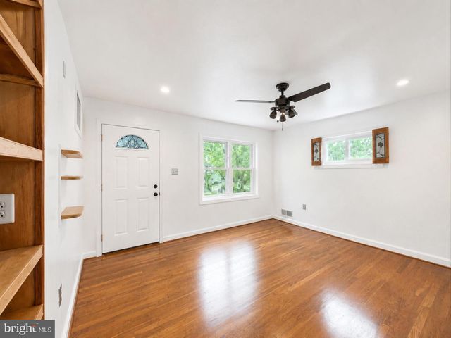 6806 BEACON PL, Riverdale, MD 20737