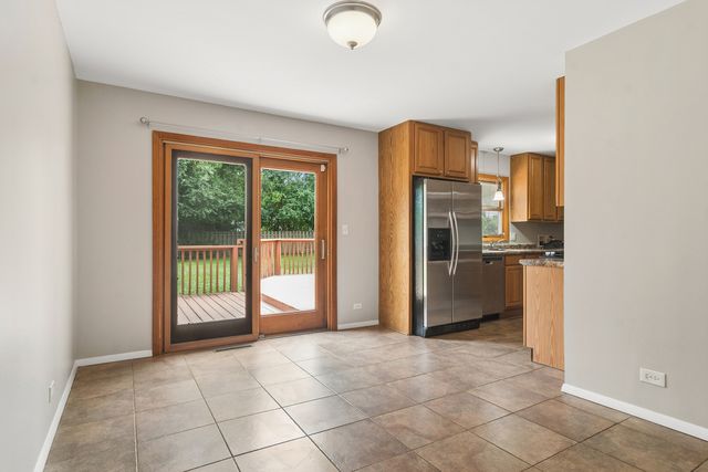 1525 N Patton Avenue, Arlington Heights, IL 60004