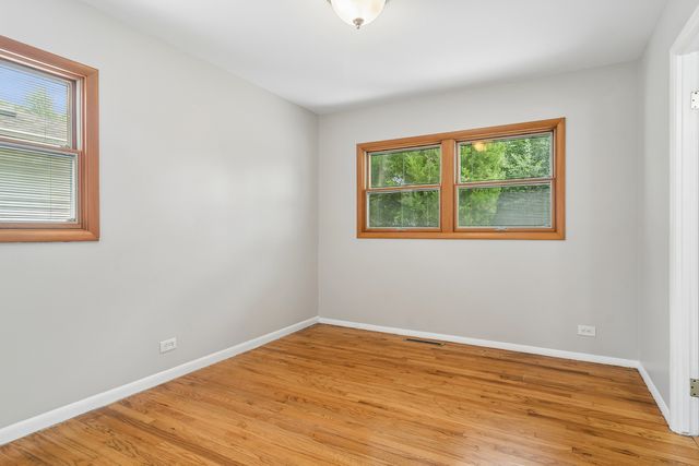 1525 N Patton Avenue, Arlington Heights, IL 60004