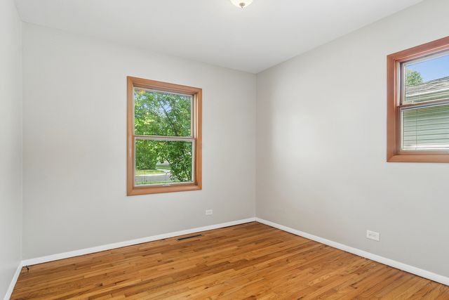 1525 N Patton Avenue, Arlington Heights, IL 60004