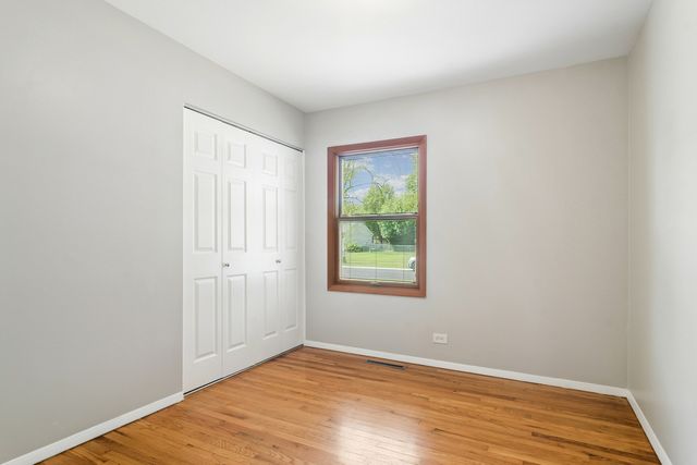 1525 N Patton Avenue, Arlington Heights, IL 60004
