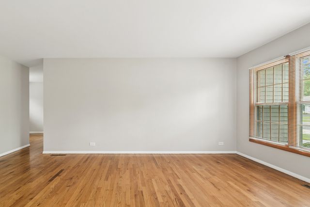 1525 N Patton Avenue, Arlington Heights, IL 60004