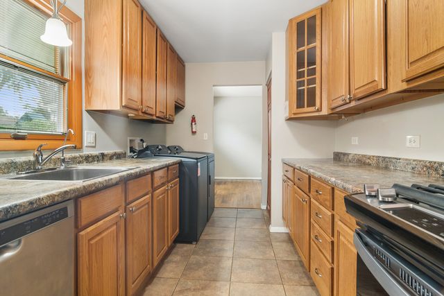 1525 N Patton Avenue, Arlington Heights, IL 60004