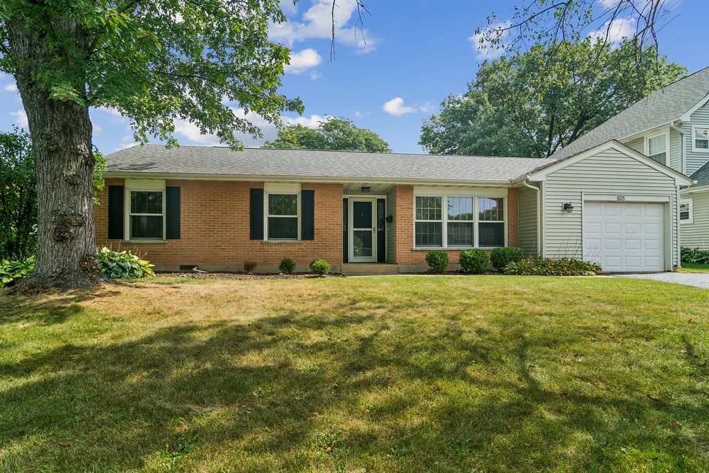 1525 N Patton Avenue, Arlington Heights, IL 60004