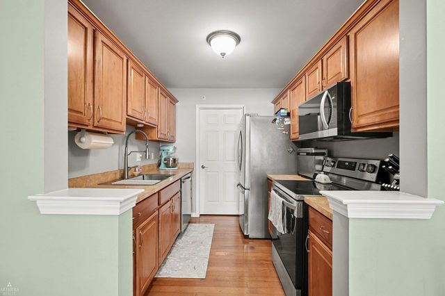 52212 Naugatuck Street, Macomb Twp, MI 48042