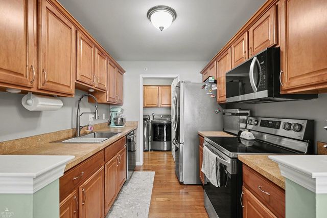 52212 Naugatuck Street, Macomb Twp, MI 48042