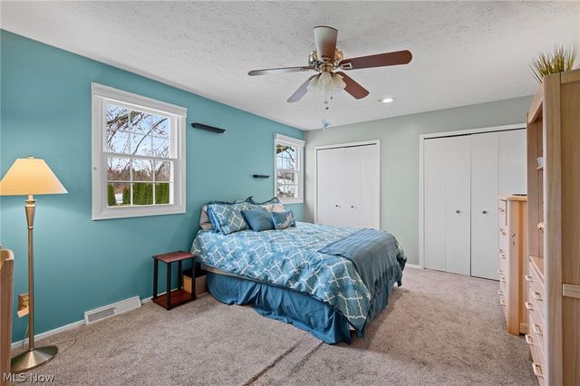 6094 Emerald Street, North Ridgeville, OH 44039