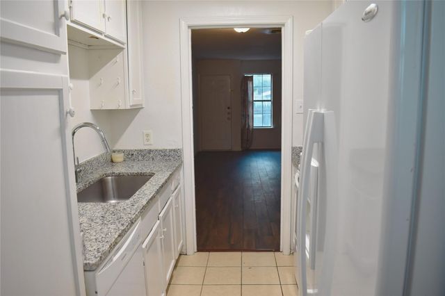 7415 Kingswood Drive, Fort Worth, TX 76133