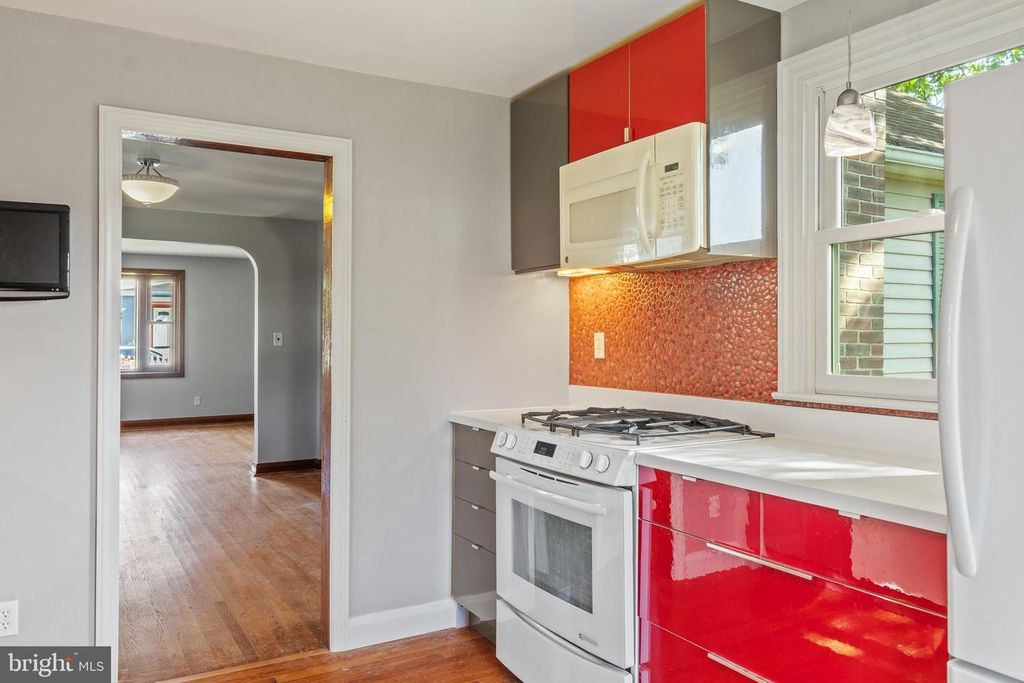 Image 10 of property listing at 312 TOWNSEND AVE, Baltimore, MD 21225