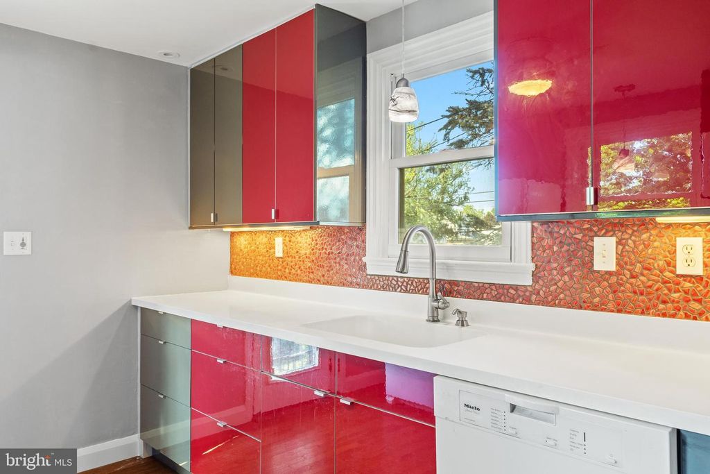Image 11 of property listing at 312 TOWNSEND AVE, Baltimore, MD 21225