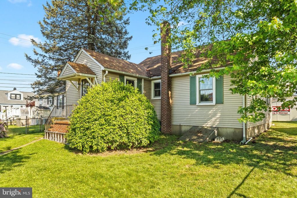 Image 13 of property listing at 312 TOWNSEND AVE, Baltimore, MD 21225