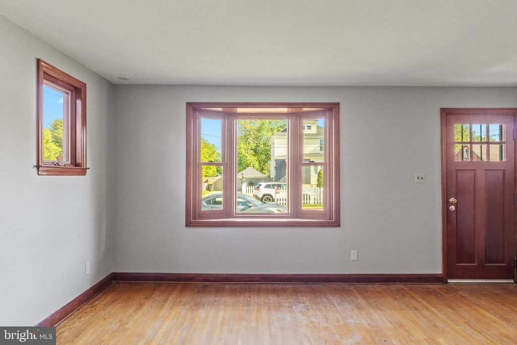Image 3 of property listing at 312 TOWNSEND AVE, Baltimore, MD 21225