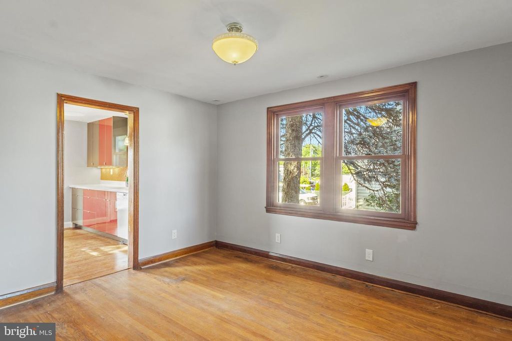 Image 9 of property listing at 312 TOWNSEND AVE, Baltimore, MD 21225